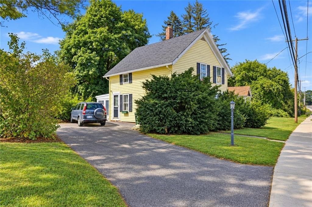 Single Family Residence at 129 Church Street, Westerly, photo 3 of 25