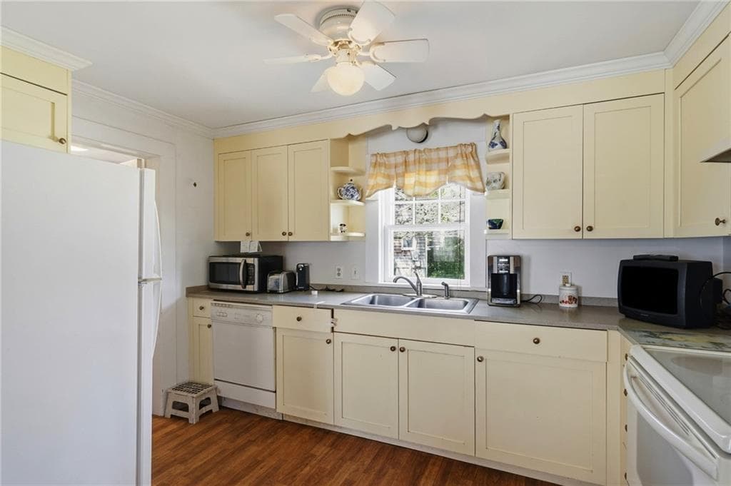 Single Family Residence at 129 Church Street, Westerly, photo 5 of 25