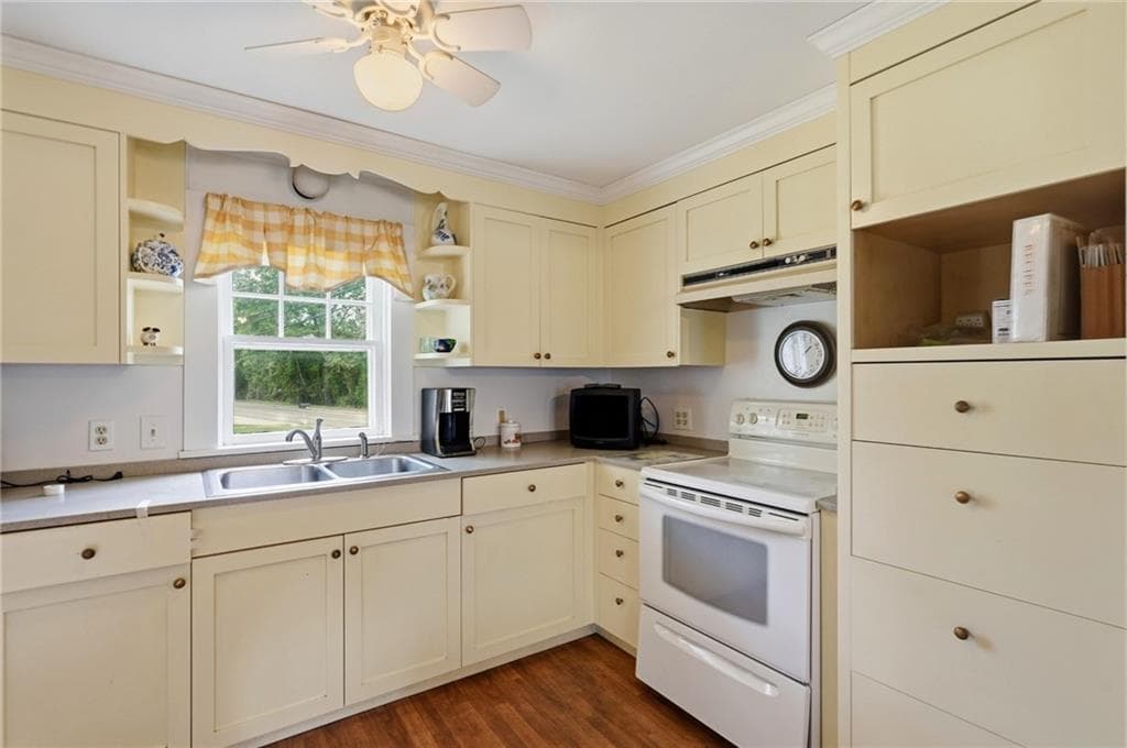 Single Family Residence at 129 Church Street, Westerly, photo 11 of 25
