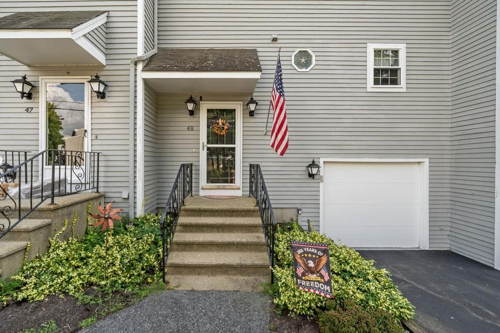 Condominium at 565 Quaker Lane UNIT 48, West Warwick, photo 2 of 34