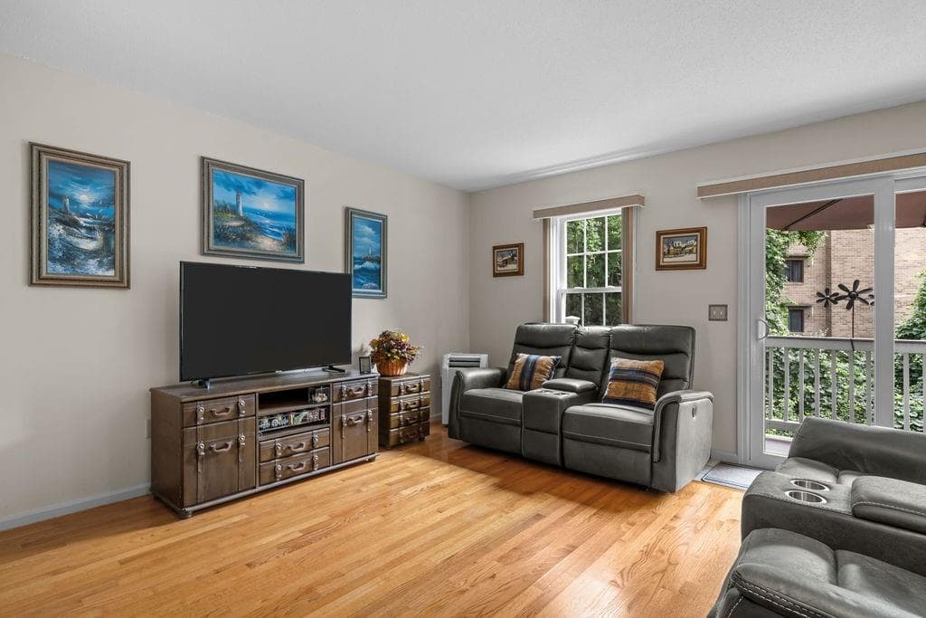Condominium at 565 Quaker Lane UNIT 48, West Warwick, photo 13 of 34