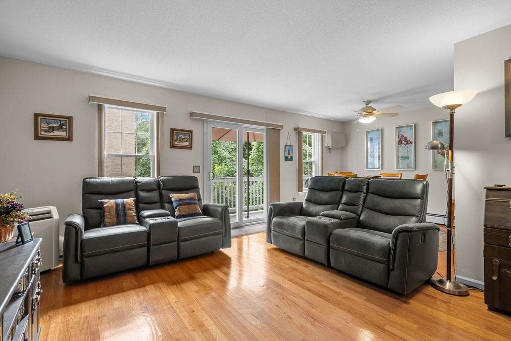 Condominium at 565 Quaker Lane UNIT 48, West Warwick, photo 12 of 34