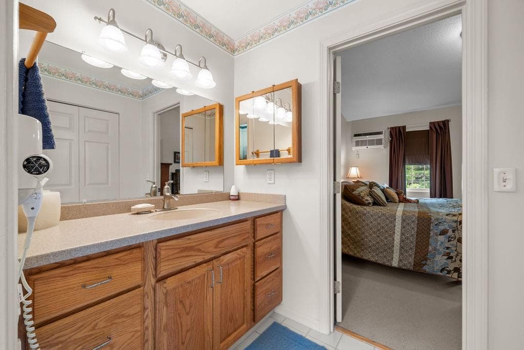 Condominium at 565 Quaker Lane UNIT 48, West Warwick, photo 22 of 34