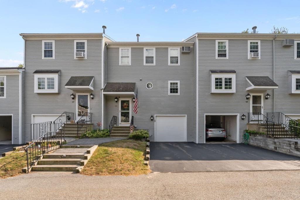 Condominium at 565 Quaker Lane UNIT 48, West Warwick, photo 3 of 34