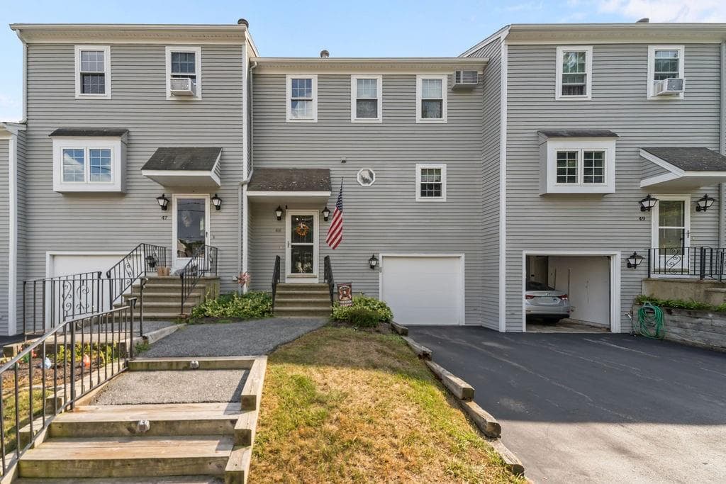 Condominium at 565 Quaker Lane UNIT 48, West Warwick, photo 5 of 34