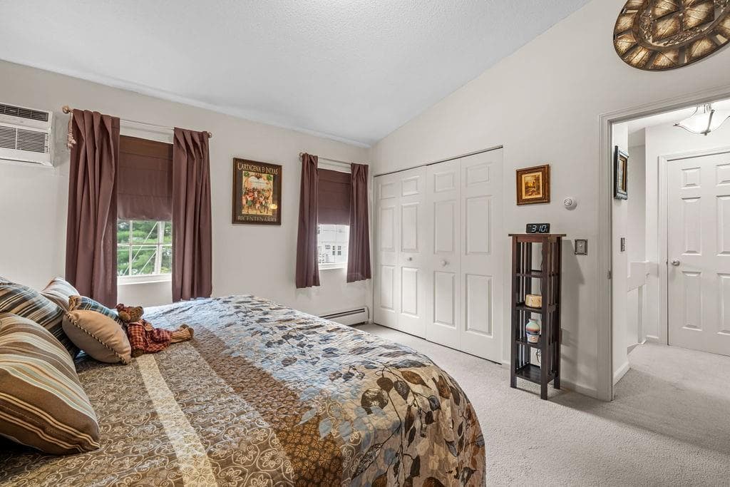 Condominium at 565 Quaker Lane UNIT 48, West Warwick, photo 20 of 34
