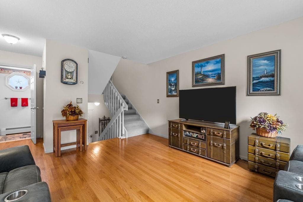 Condominium at 565 Quaker Lane UNIT 48, West Warwick, photo 14 of 34