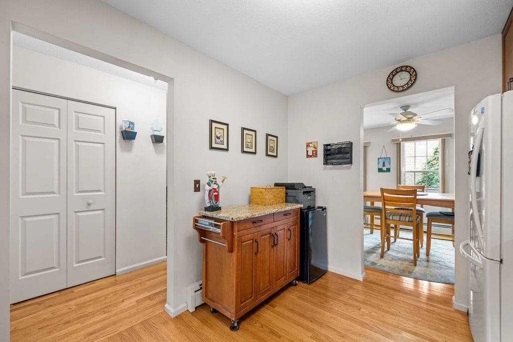 Condominium at 565 Quaker Lane UNIT 48, West Warwick, photo 11 of 34
