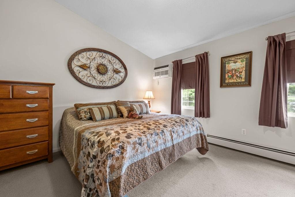 Condominium at 565 Quaker Lane UNIT 48, West Warwick, photo 19 of 34