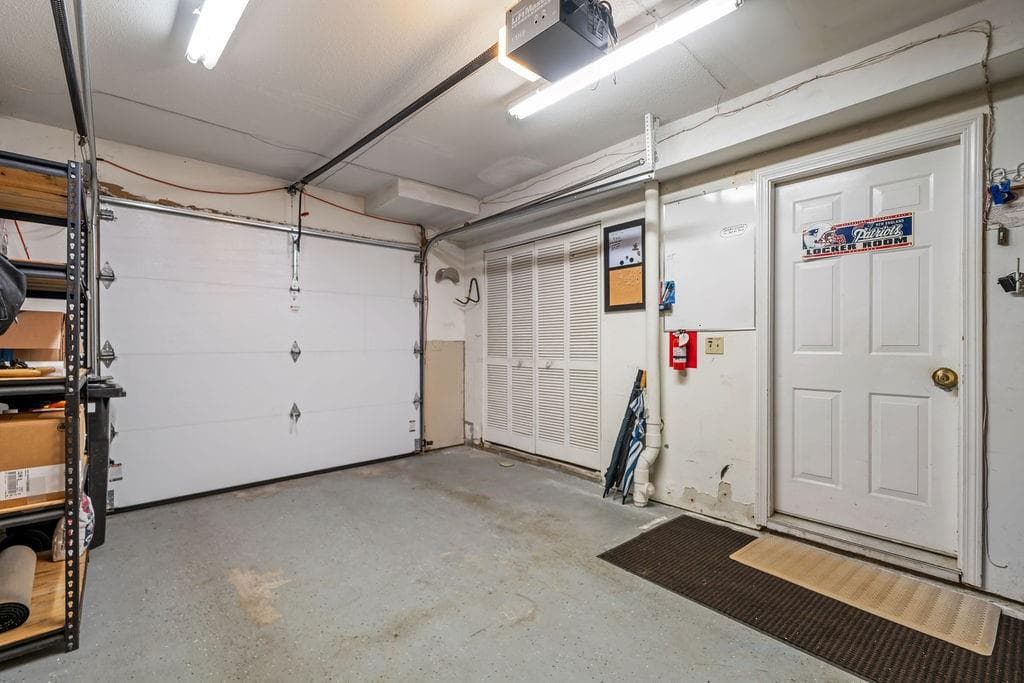 Condominium at 565 Quaker Lane UNIT 48, West Warwick, photo 29 of 34