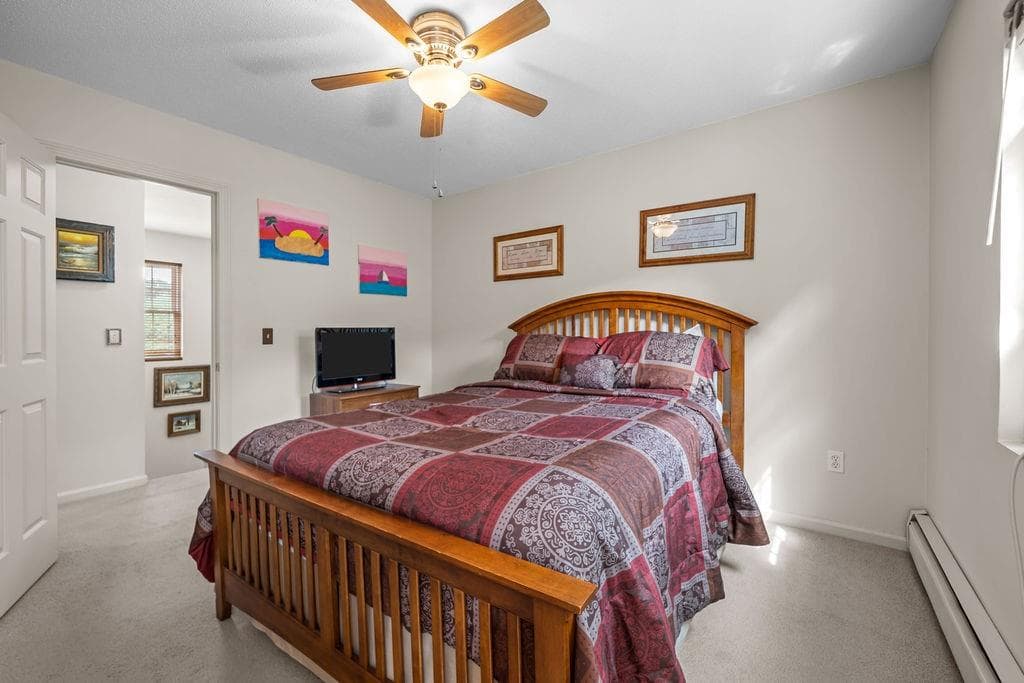 Condominium at 565 Quaker Lane UNIT 48, West Warwick, photo 25 of 34