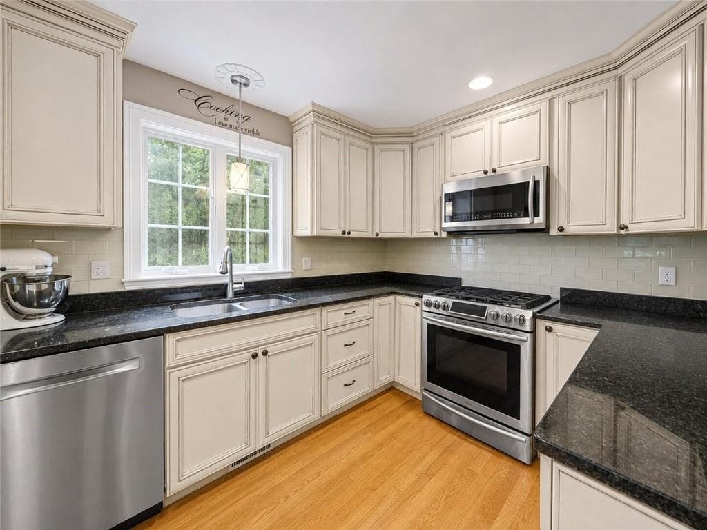 Single Family Residence at 2254 Division Road, East Greenwich, photo 6 of 43