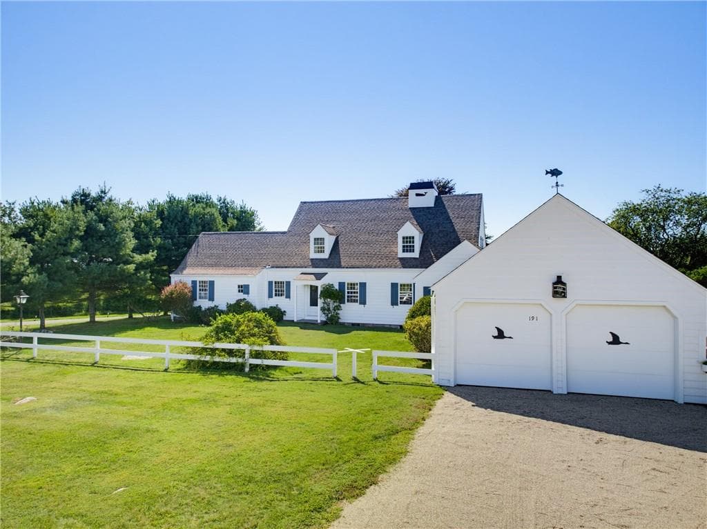 Single Family Residence at 191 Carpenter Drive, South Kingstown, photo 2 of 33