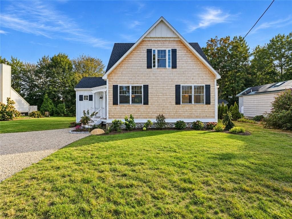 Single Family Residence at 19 Traymore Street, Charlestown, photo 4 of 50