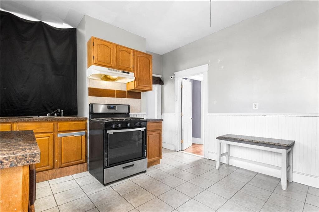 Multi Family at 83 Terrace Avenue, Providence, photo 6 of 27