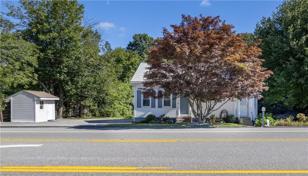 Single Family Residence at 737 Putnam Pike, Smithfield, photo 2 of 23