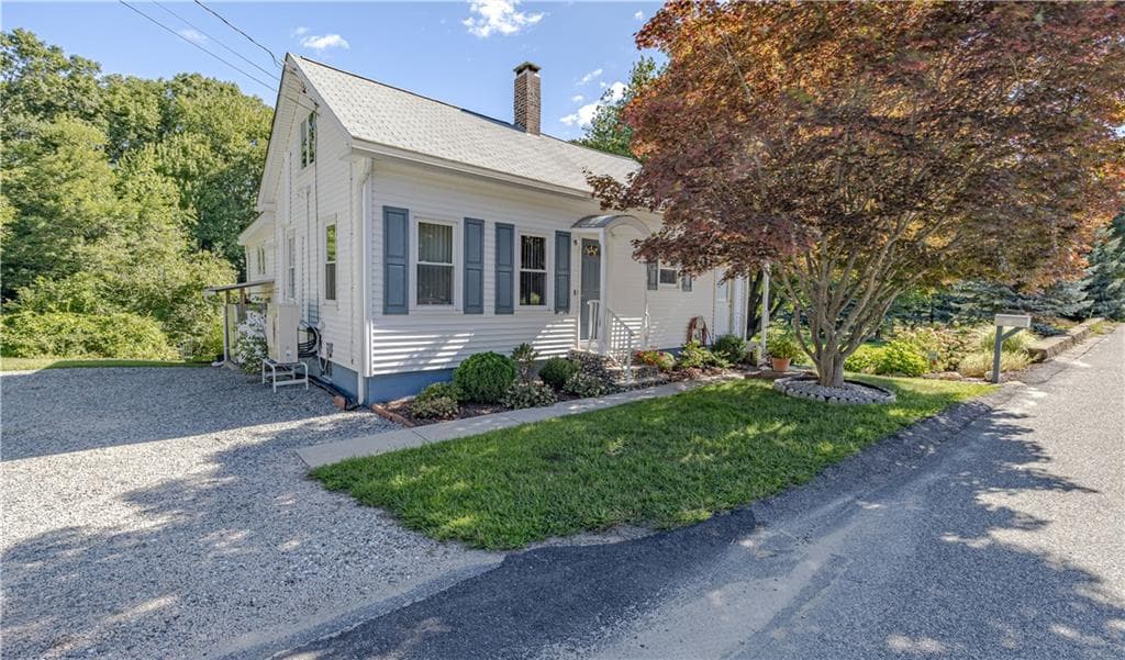 Single Family Residence at 737 Putnam Pike, Smithfield, photo 3 of 23