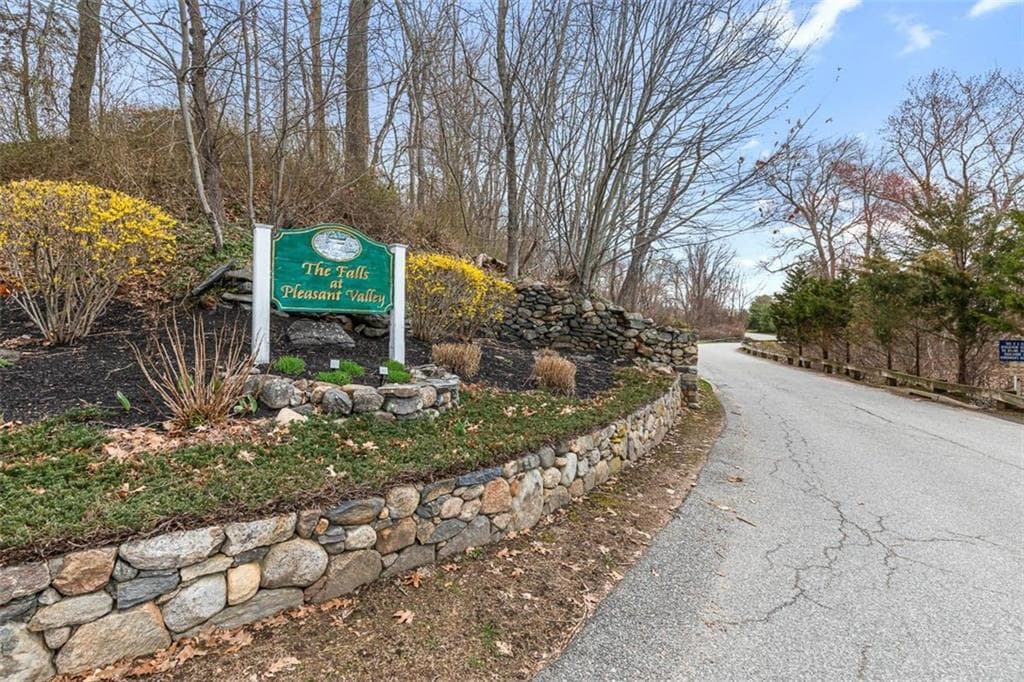 Single Family Residence at 189 Delano Drive, North Kingstown, photo 2 of 50