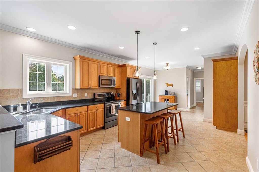 Single Family Residence at 189 Delano Drive, North Kingstown, photo 14 of 50