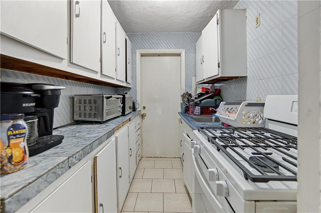 Multi Family at 115 Woodward Road, Providence, photo 17 of 29