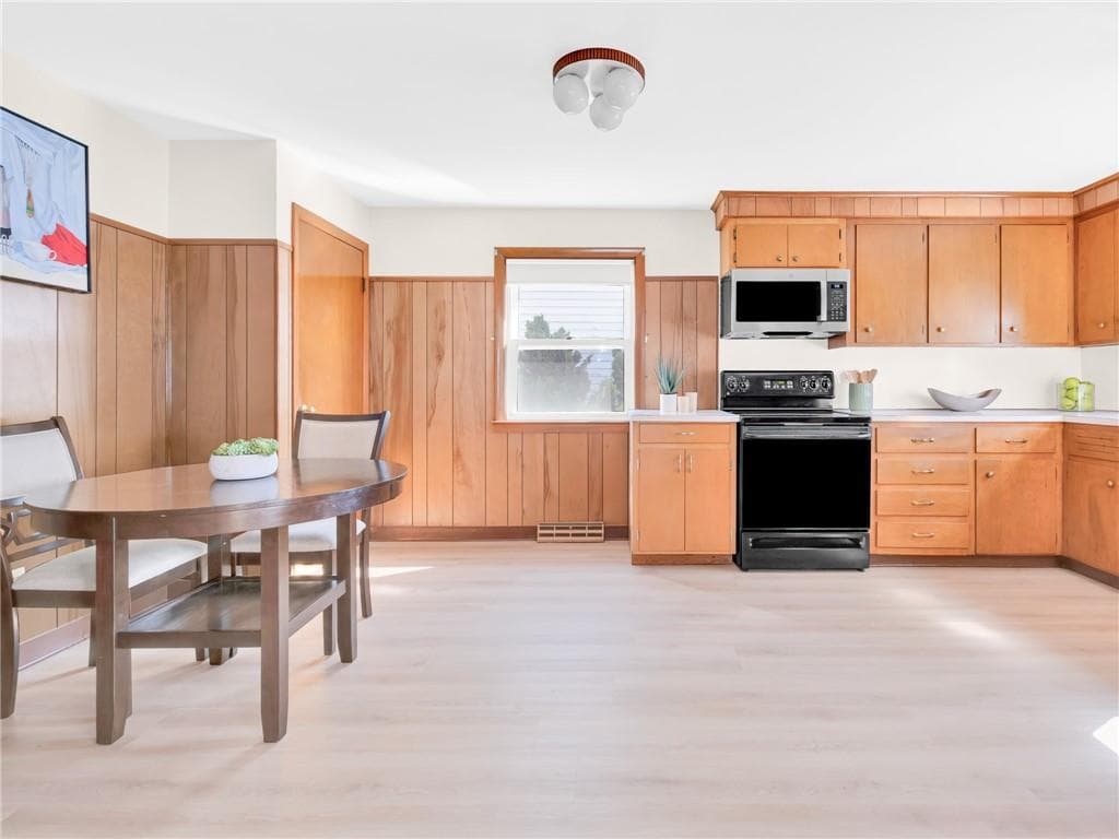 Single Family Residence at 39 Gray Street, Providence, photo 9 of 24