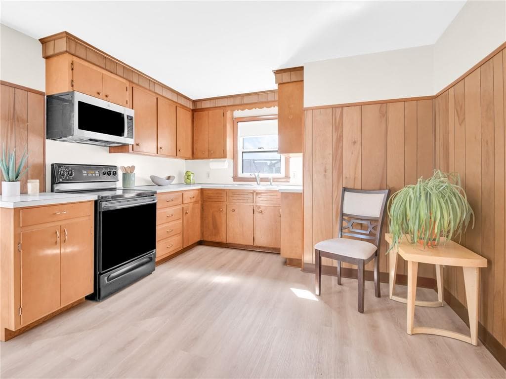 Single Family Residence at 39 Gray Street, Providence, photo 8 of 24
