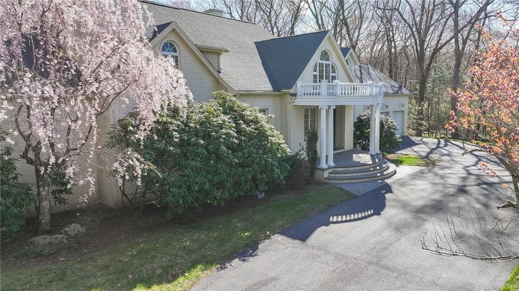 Single Family Residence at 40 Suffolk Way, Lincoln, photo 2 of 49