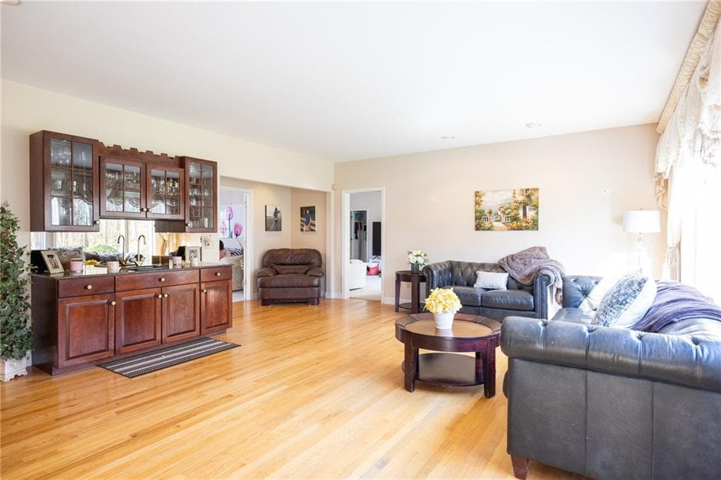 Single Family Residence at 40 Suffolk Way, Lincoln, photo 19 of 49