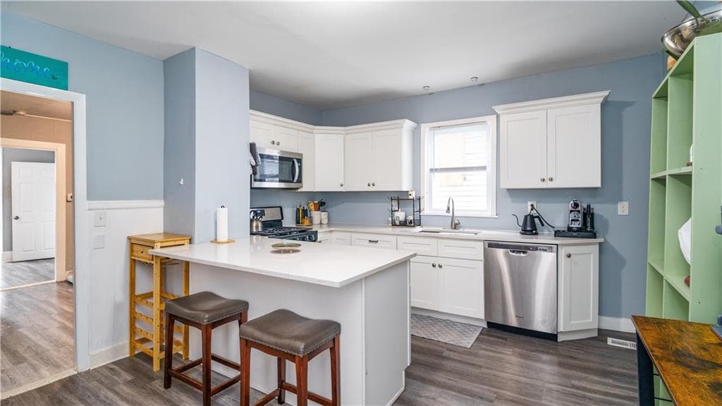 Single Family Residence at 59 Vandewater Street, Providence, photo 10 of 32