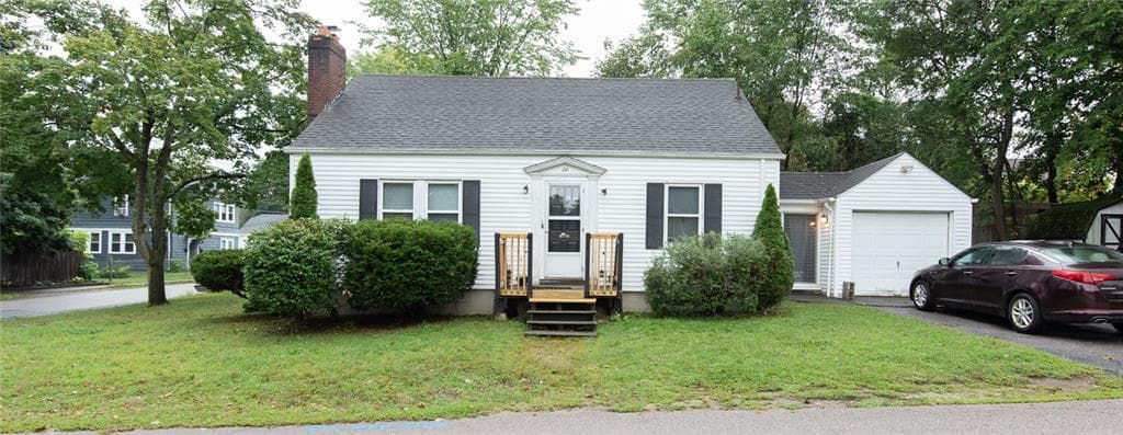Single Family Residence at 28 Hayward Road, Warwick, photo 2 of 27