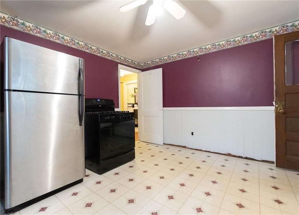 Single Family Residence at 28 Hayward Road, Warwick, photo 9 of 27