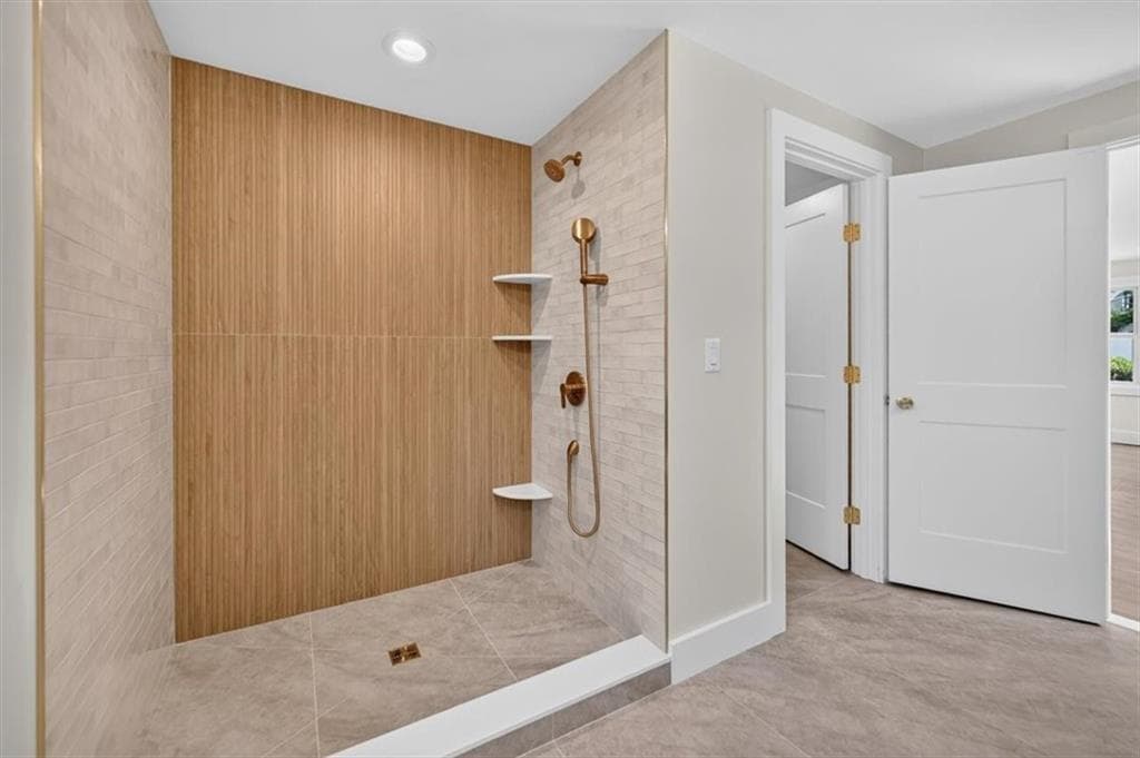 Single Family Residence at 4 Helena Way, Johnston, photo 5 of 10