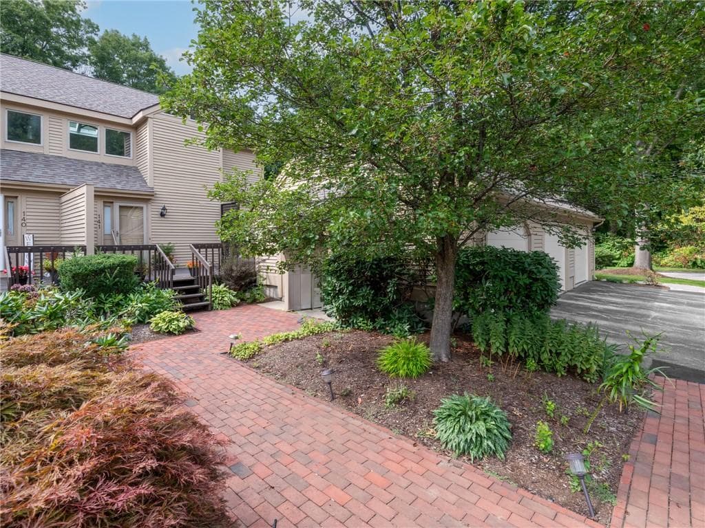 Condominium at 141 Pine Glen Drive, East Greenwich, photo 2 of 32