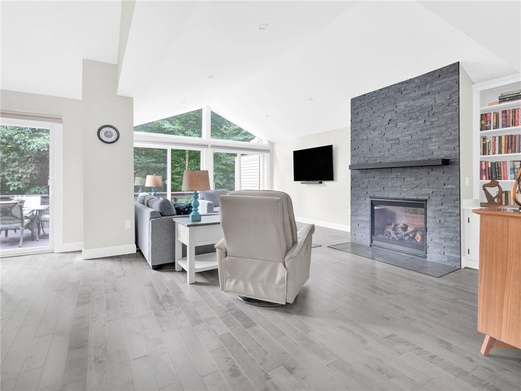 Condominium at 141 Pine Glen Drive, East Greenwich, photo 12 of 32