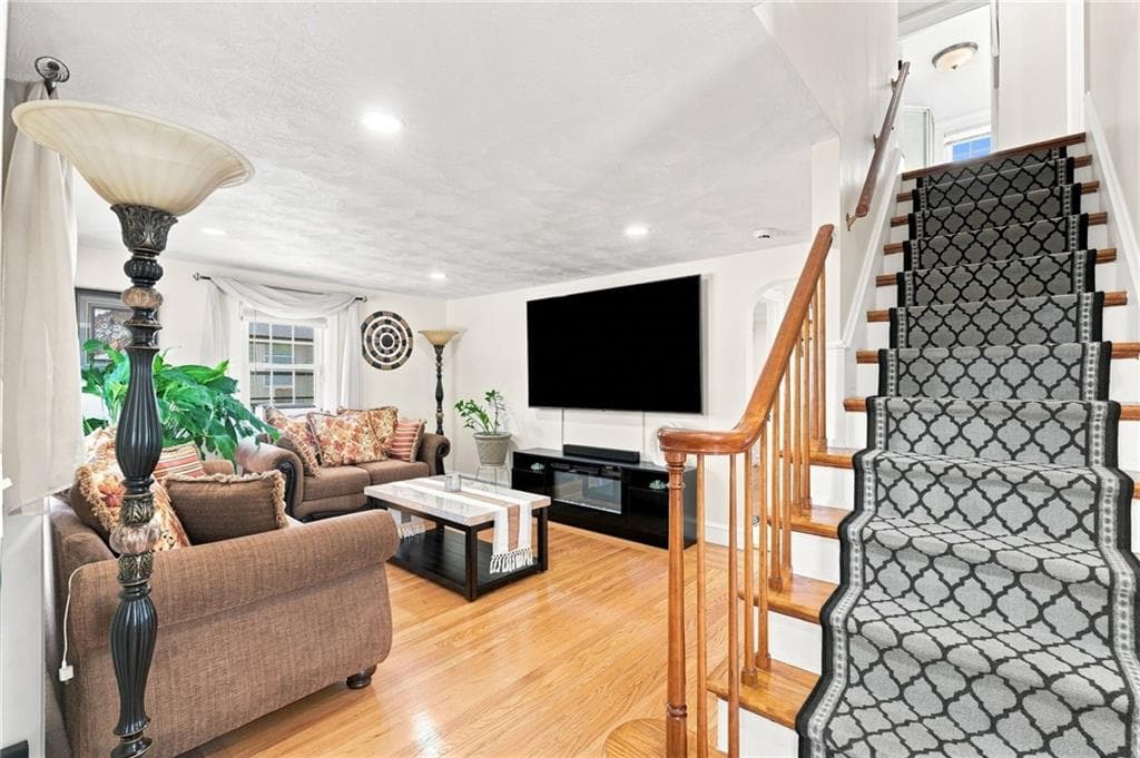 Single Family Residence at 71 Petteys Avenue, Providence, photo 7 of 46