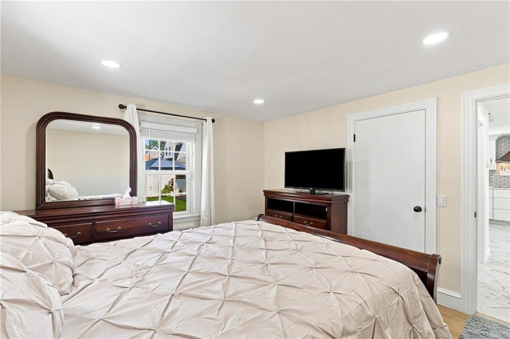 Single Family Residence at 71 Petteys Avenue, Providence, photo 30 of 46