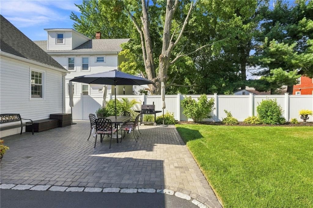 Single Family Residence at 71 Petteys Avenue, Providence, photo 34 of 46