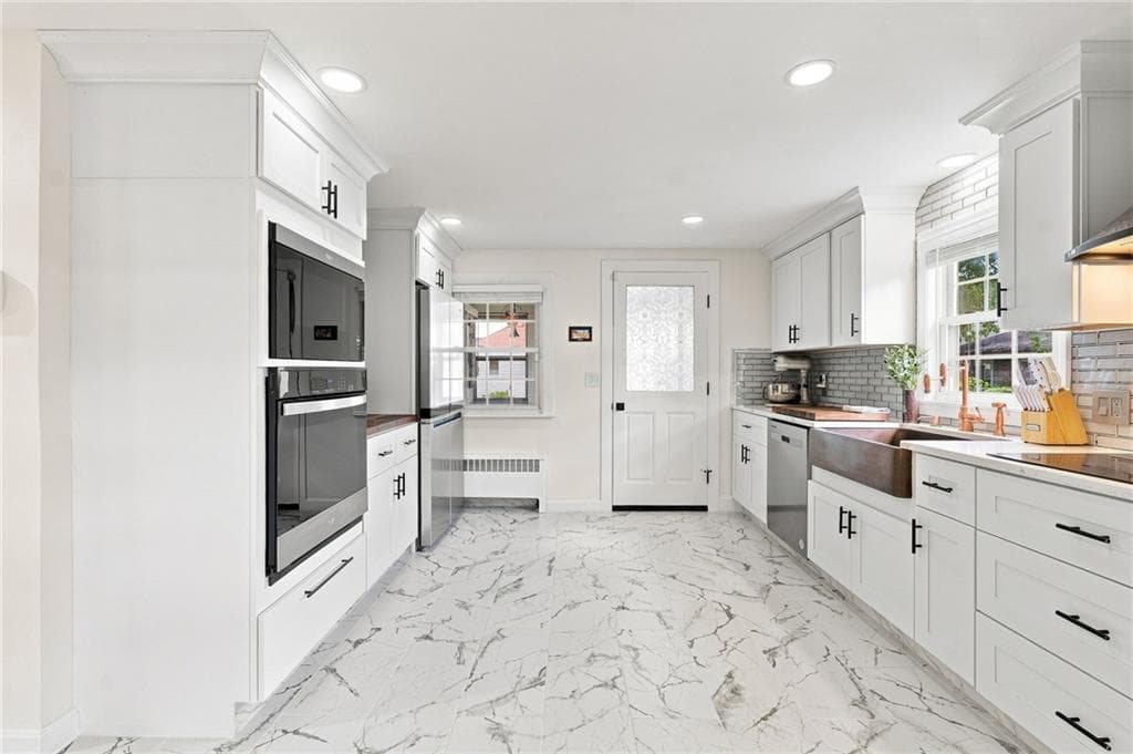 Single Family Residence at 71 Petteys Avenue, Providence, photo 11 of 46