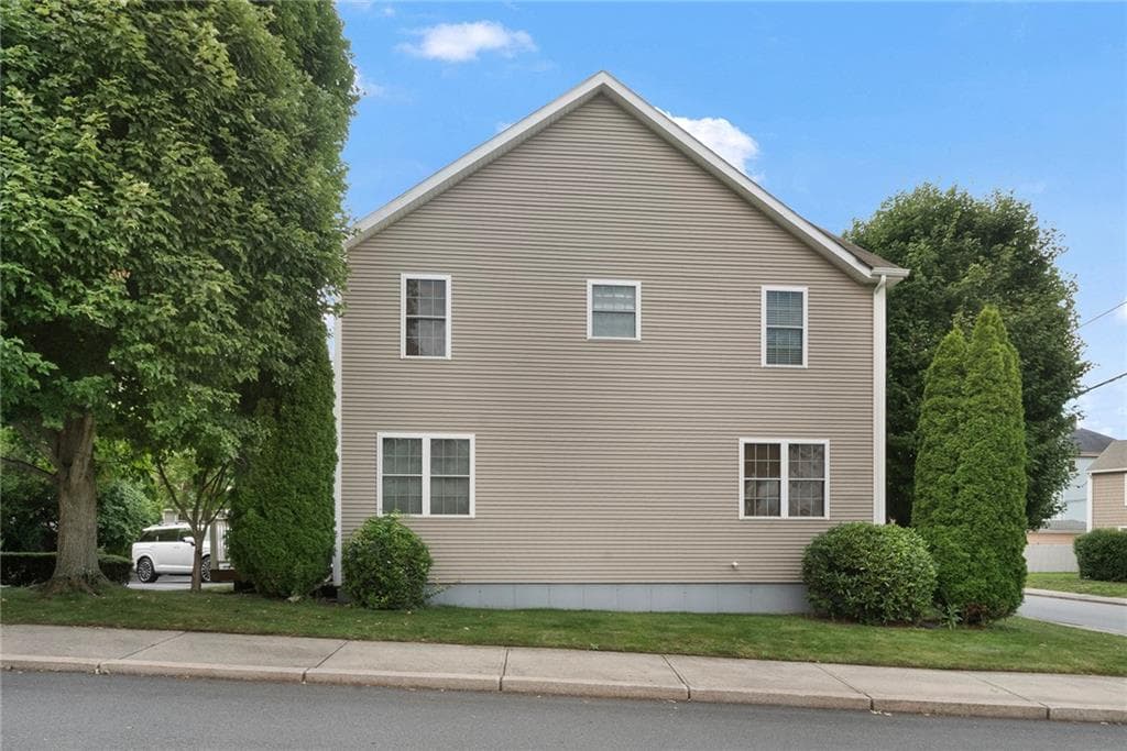 Condominium at 4 Unity Street, Pawtucket, photo 28 of 32