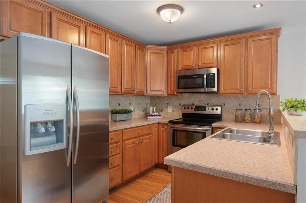 Condominium at 4 Unity Street, Pawtucket, photo 9 of 32