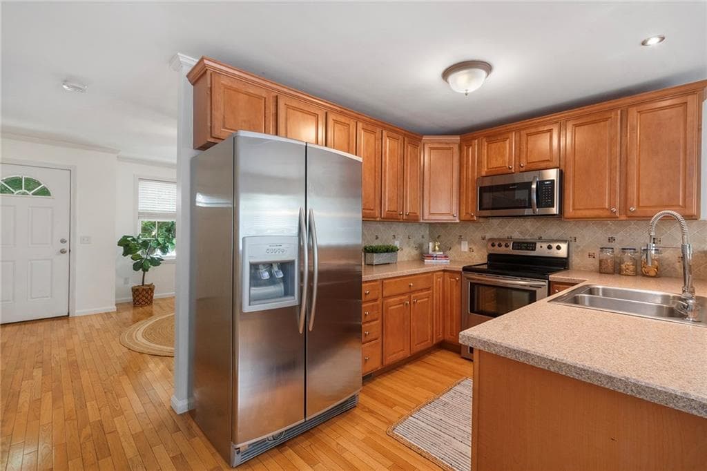 Condominium at 4 Unity Street, Pawtucket, photo 8 of 32