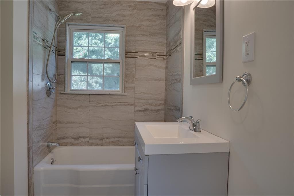 Single Family Residence at 34 John Duggan Road, Tiverton, photo 6 of 12