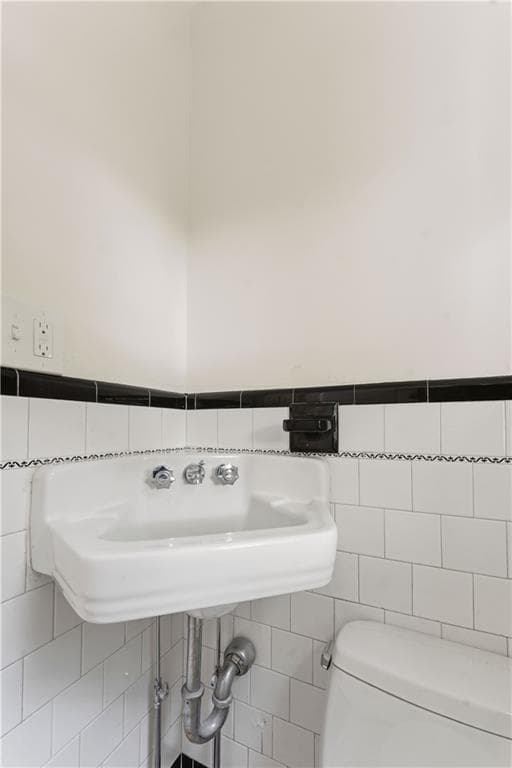 Single Family Residence at 241 Douglas Pike, Smithfield, photo 18 of 43
