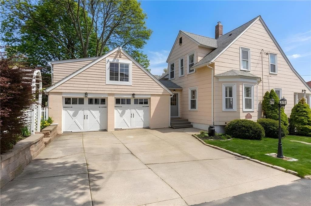 Single Family Residence at 29 Burnett Road, Warwick, photo 2 of 49