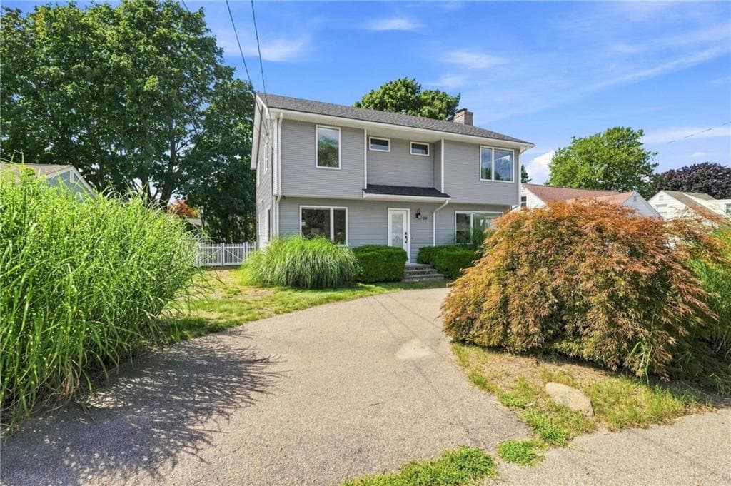 Single Family Residence at 39 Treasure Road, Narragansett, photo 2 of 33