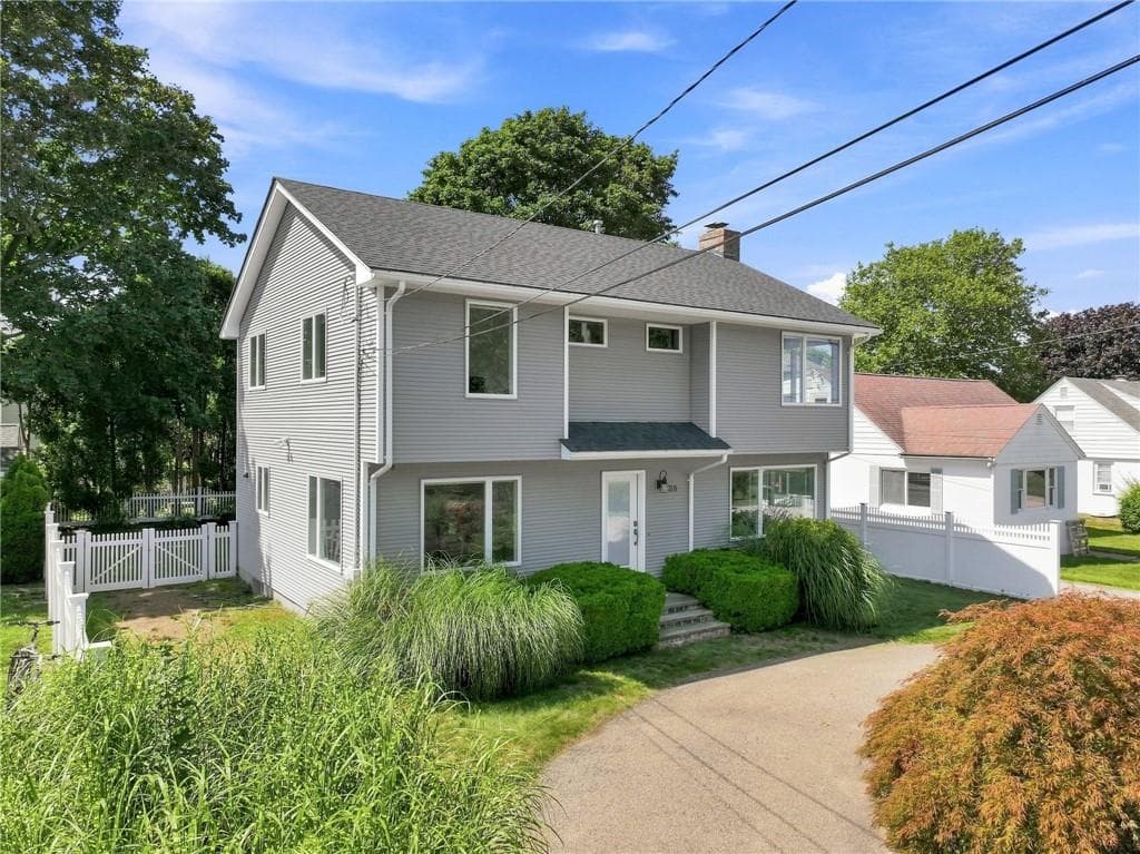 Single Family Residence at 39 Treasure Road, Narragansett, photo 3 of 33
