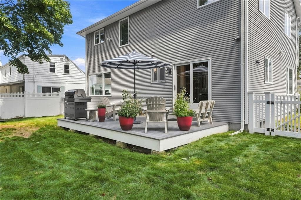 Single Family Residence at 39 Treasure Road, Narragansett, photo 10 of 33