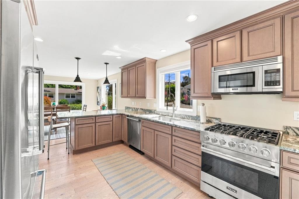 Single Family Residence at 39 Treasure Road, Narragansett, photo 14 of 33