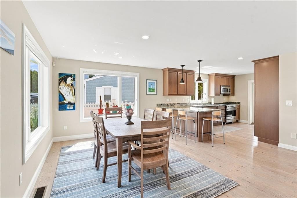 Single Family Residence at 39 Treasure Road, Narragansett, photo 11 of 33