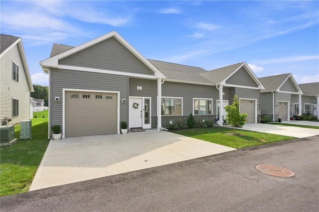 Condominium at 6 West Valley Circle, West Warwick, photo 3 of 45